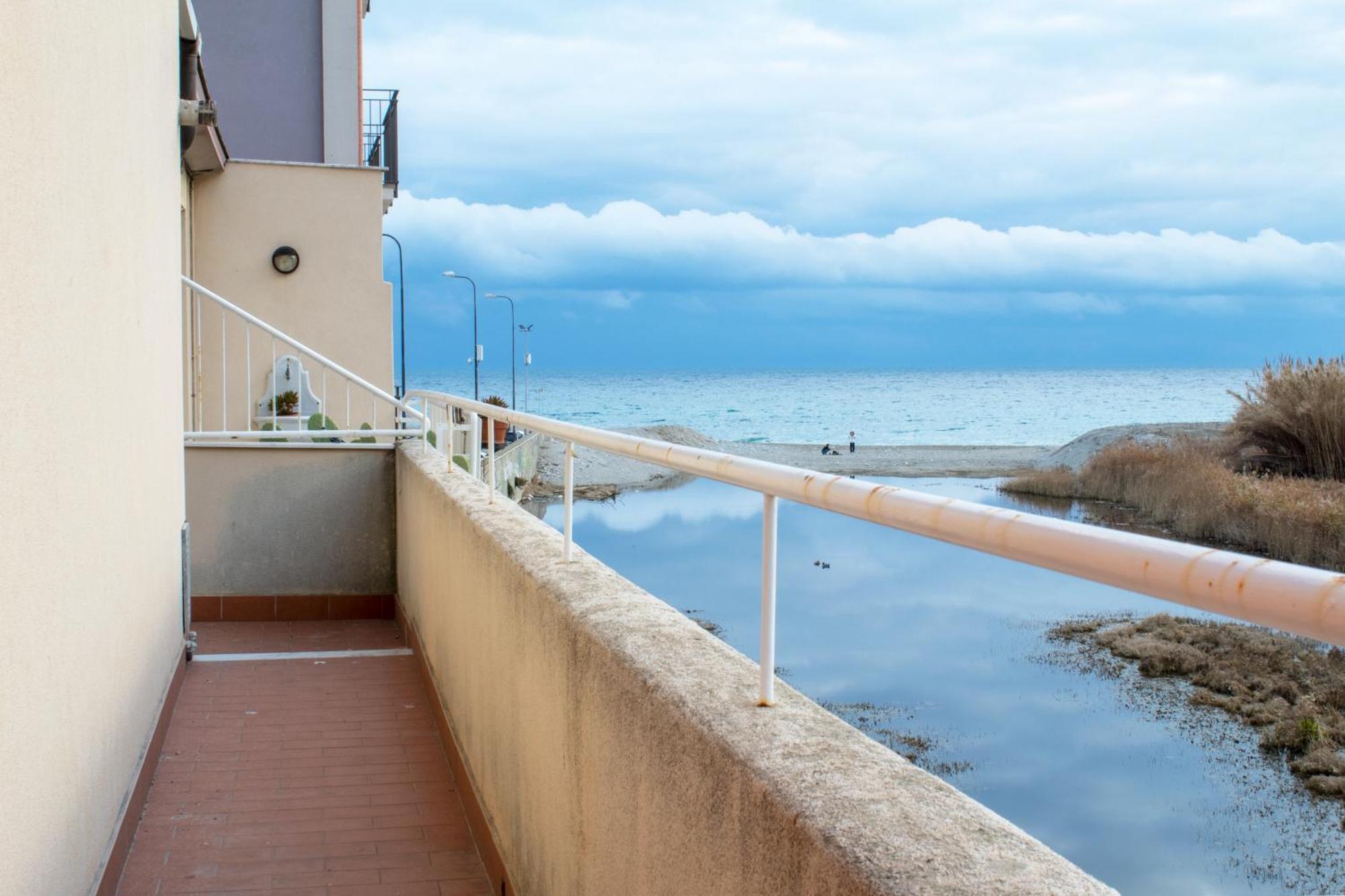 100 Metri Dal Mare Relax A Due Passi Dal Centro Apartment Finale Ligure Luaran gambar